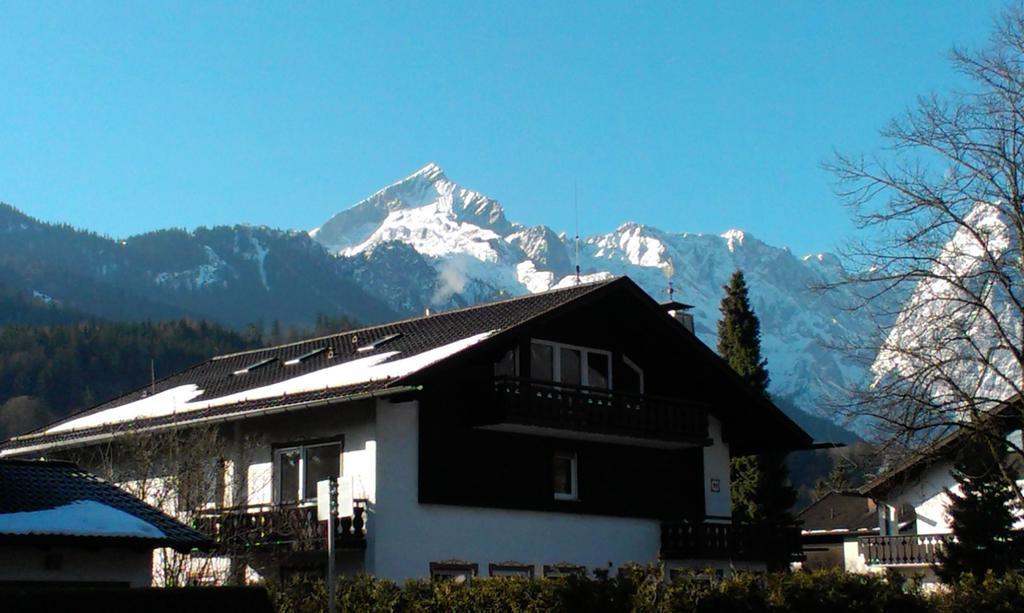 Maisonette Apartment Dhh Zugspitzblick Mit Eigenem Garten Garmisch-Partenkirchen Room photo